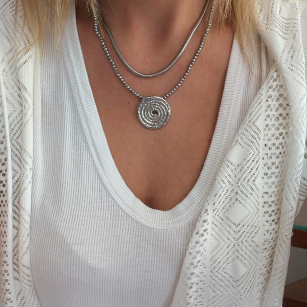 Silver Orbit Necklace κολιέ με ασημί αιματίτες και στρογγυλό ατσάλινο στοιχείο