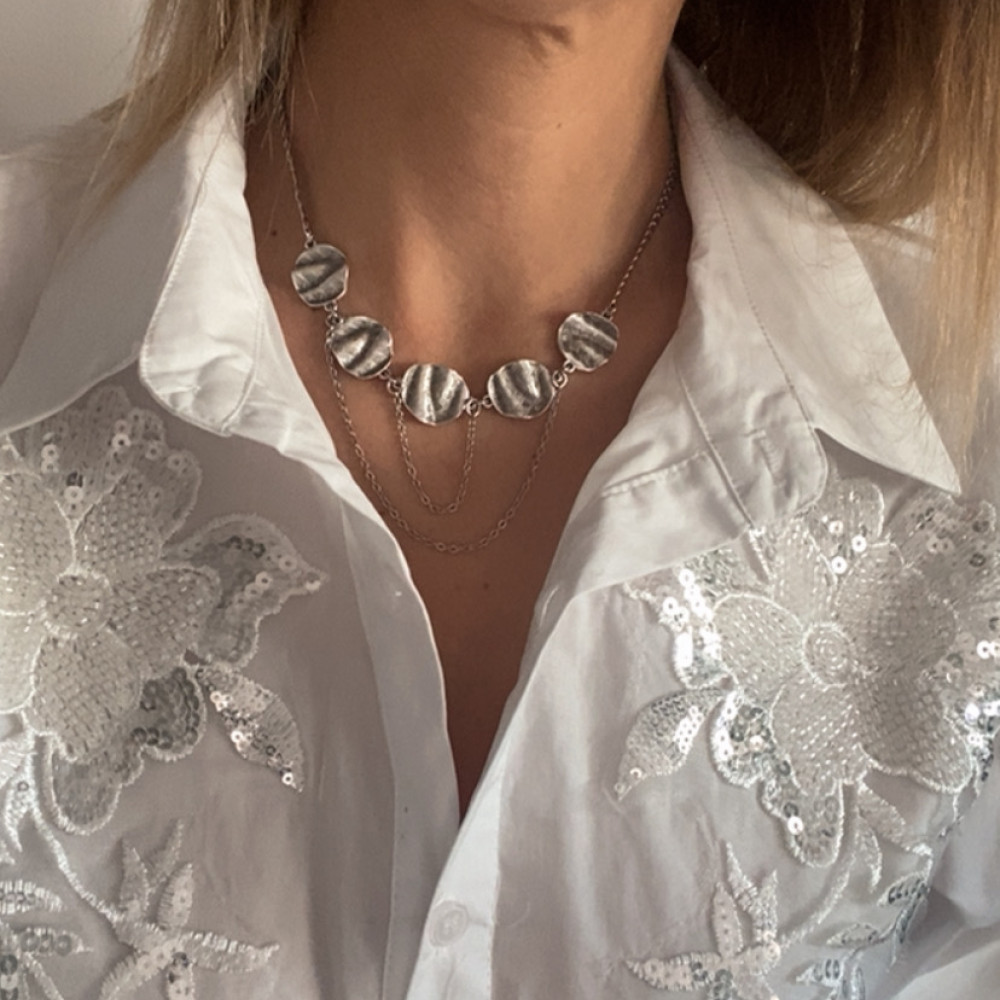 κολιέ silver rhythm με ασημί στοιχεία και ατσάλινες αλυσίδες