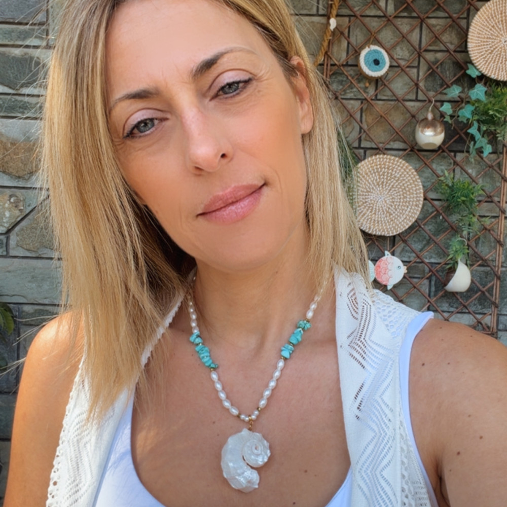 Necklace Selena με Φυσικό Κοχύλι κολιέ με φυσικό κοχύλι λευκές πέρλες και χαολίτες