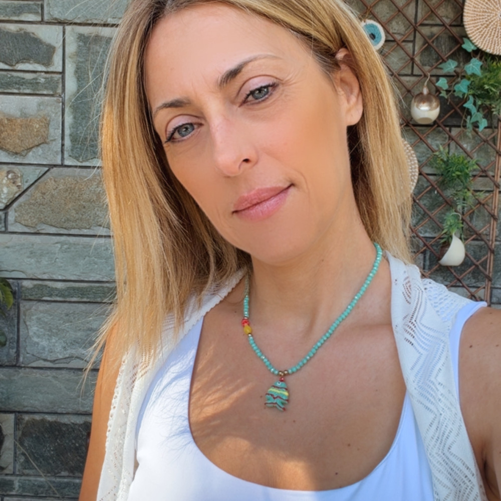 Necklace Nemo με Γυάλινο Ψαράκι κολιέ με γυάλινο ψαράκι και τυρκουάζ κρυσταλλάκια