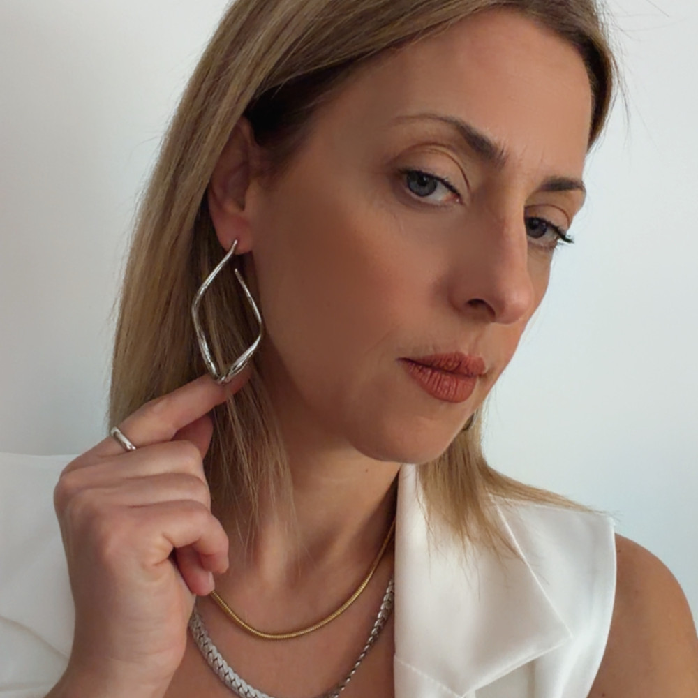 Σκουλαρίκια Ατσάλινα Κυματιστά Ασημί σκουλαρίκια ατσάλινα κυματιστά ασημί