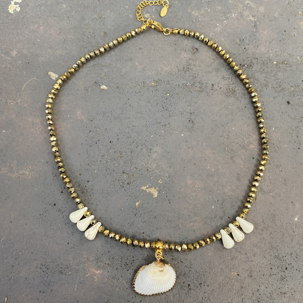 κολιέ golden aegean με χαολίτη, χρυσές λεπτομέρειες και κοχύλι