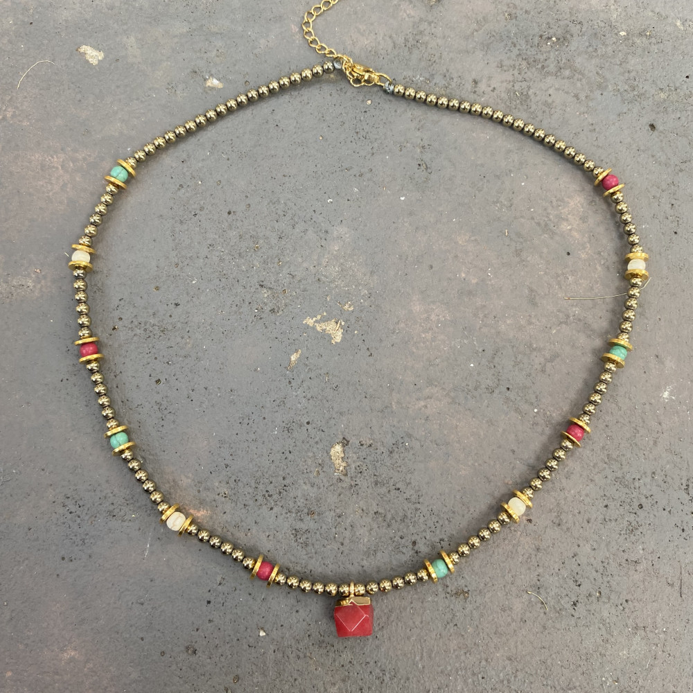 κολιέ red passion με κόκκινη πέτρα και χρυσές λεπτομέρειες