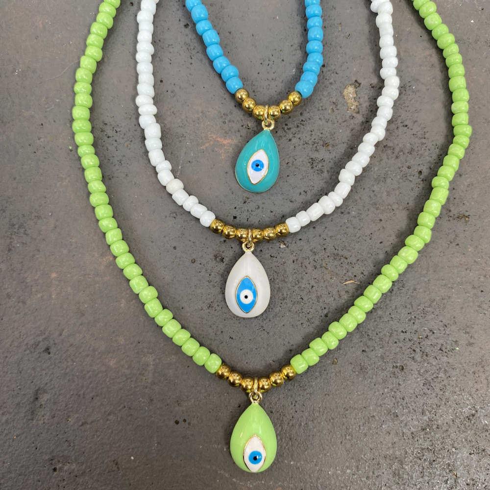 Evil Eye Charm necklace with beads and eye detail κολιέ evil eye charm με χάντρες και στοιχείο μάτι