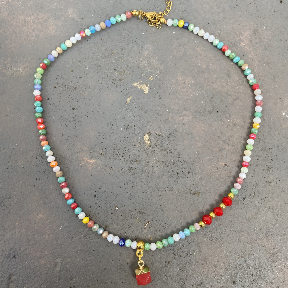 Κολιέ με κόκκινη ημιπολύτιμη πέτρα