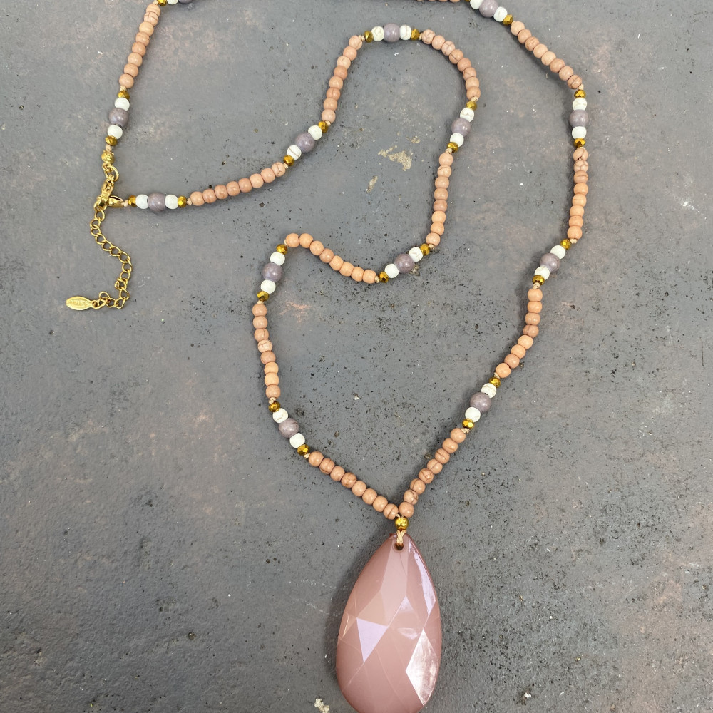 Κολιέ Coffee Drop – Καφέ και Χρυσές Λεπτομέρειες για Μοναδικό Στυλ