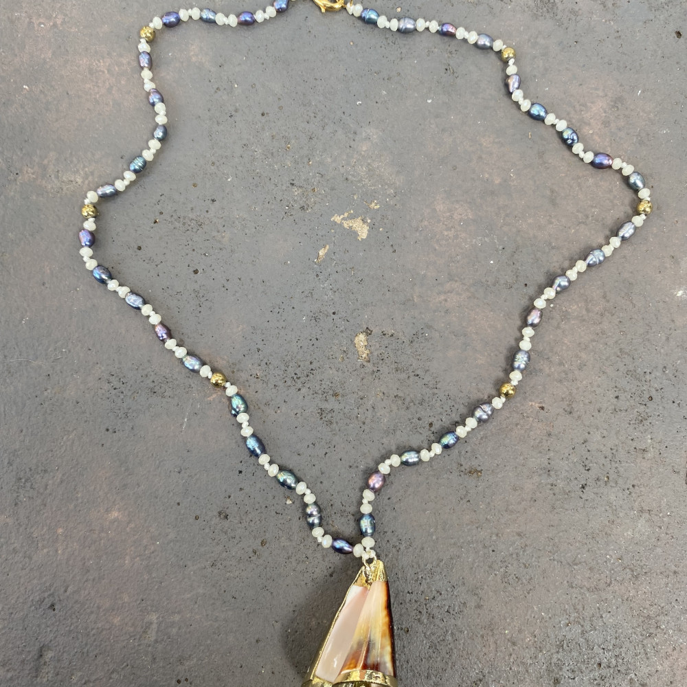 Κολιέ με μαργαριτάρια & χρυσά στοιχεία