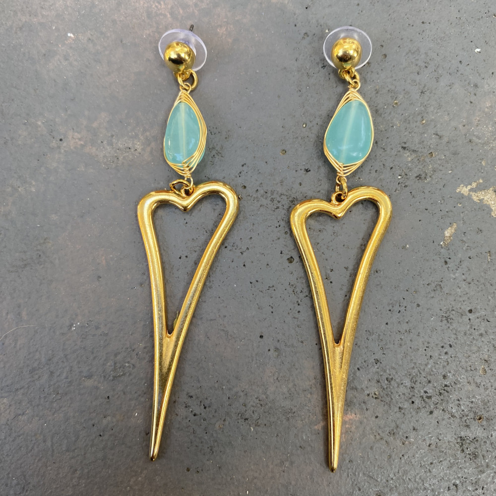 σκουλαρίκια καρδιά με γαλάζιο νεφρίτη και επιχρυσωμένα στοιχεία