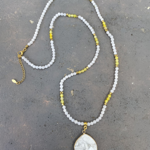 Κολιέ “Golden Howlite Glow”