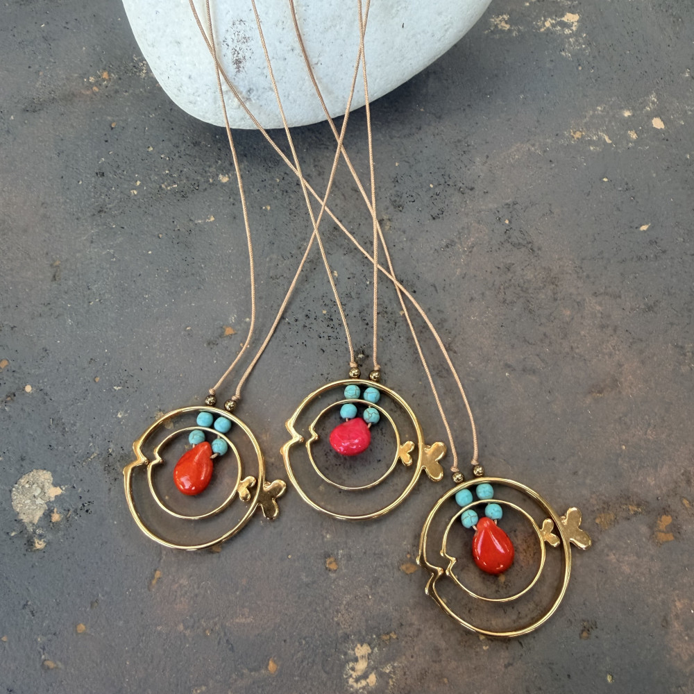 κολιέ ψαράκι με χαολίτη σιέλ και κοραλί στοιχείο