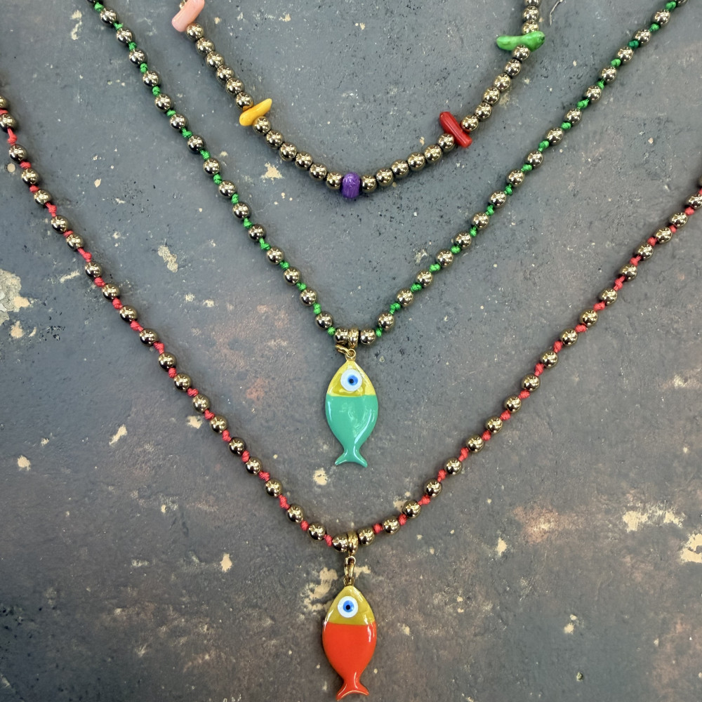 κολιέ με χρυσούς αιματίτες και πολύχρωμα chips 42εκ