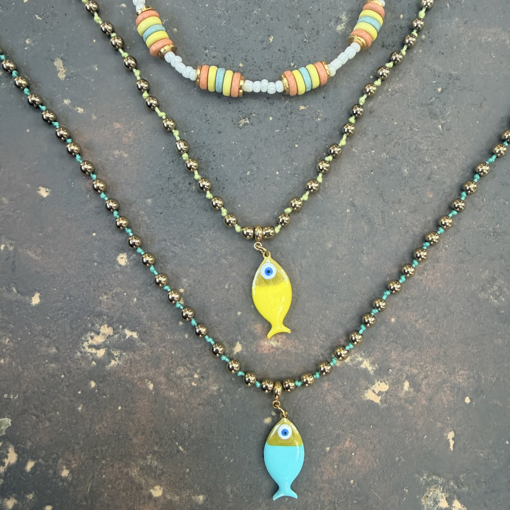 Κολιέ με Χρυσούς Αιματίτες και Ψάρι με Σμάλτο κολιέ με αιματίτες και ψάρι με σμάλτο πολύχρωμο