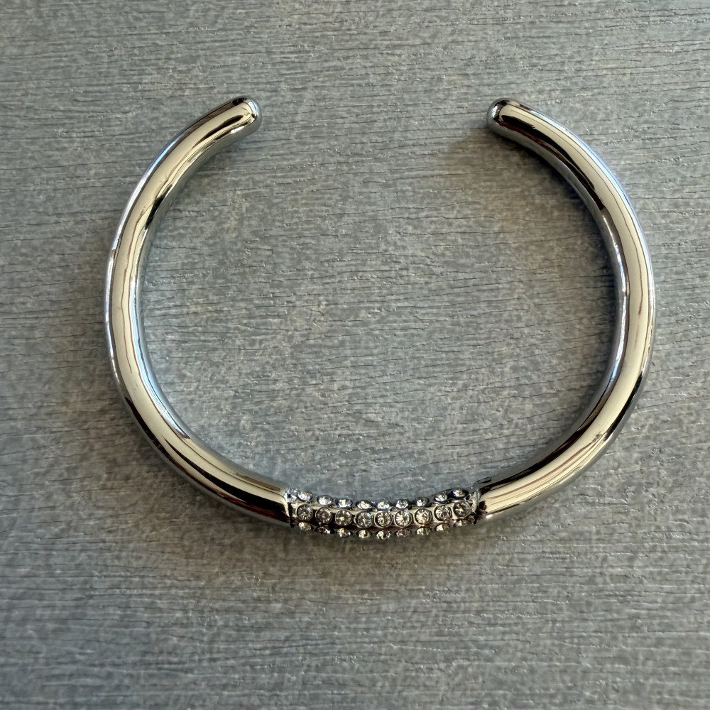 Ατσάλινο Βραχιόλι Cuff με Στρας Ασημί ή Χρυσό Γυναικείο Βραχιόλι με Διακριτική Λάμψη για Καθημερινό Στυλ