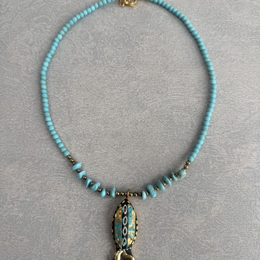 κολιέ τυρκουάζ χαολίτες με ψάρι και αιματίτες