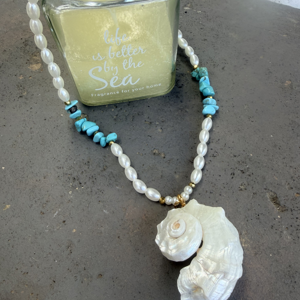Necklace Selena με Φυσικό Κοχύλι κολιέ με φυσικό κοχύλι λευκές πέρλες και χαολίτες