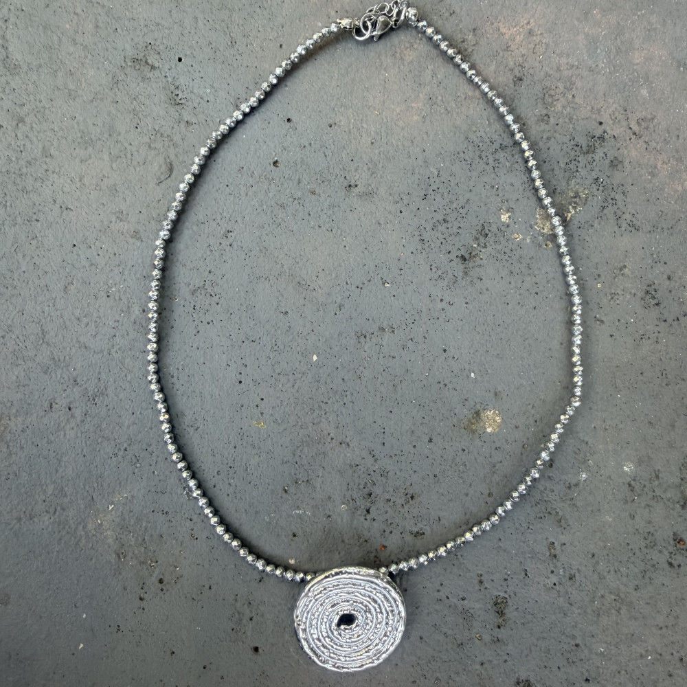 Silver Orbit Necklace κολιέ με ασημί αιματίτες και στρογγυλό ατσάλινο στοιχείο