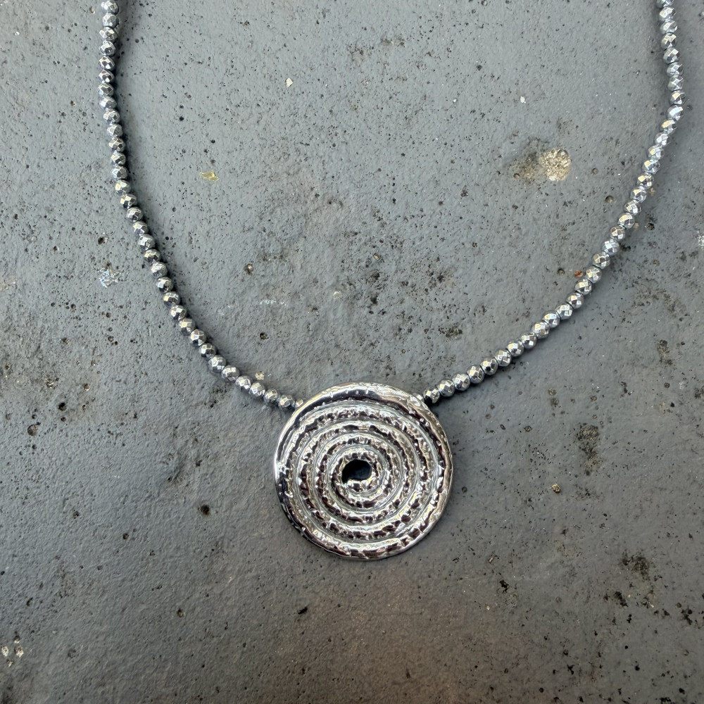 Silver Orbit Necklace κολιέ με ασημί αιματίτες και στρογγυλό ατσάλινο στοιχείο