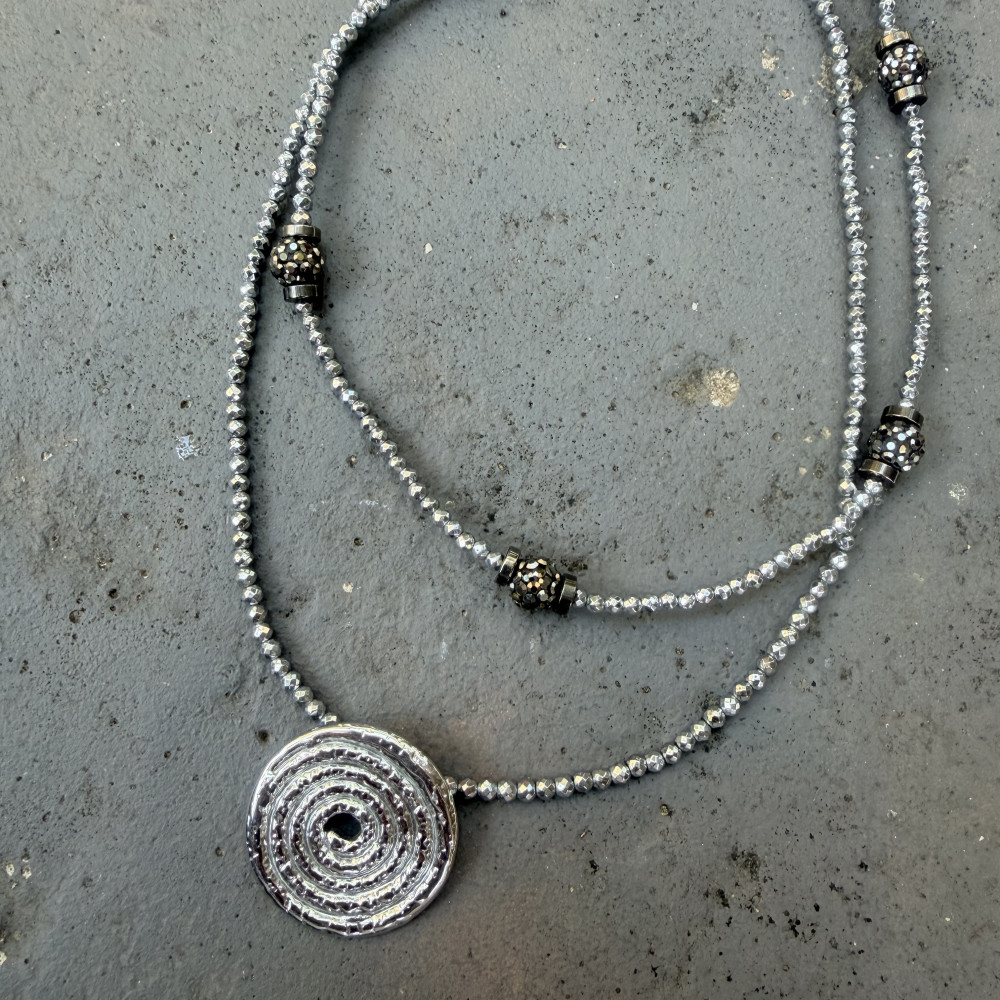 Silver Orbit Necklace κολιέ με ασημί αιματίτες και στρογγυλό ατσάλινο στοιχείο