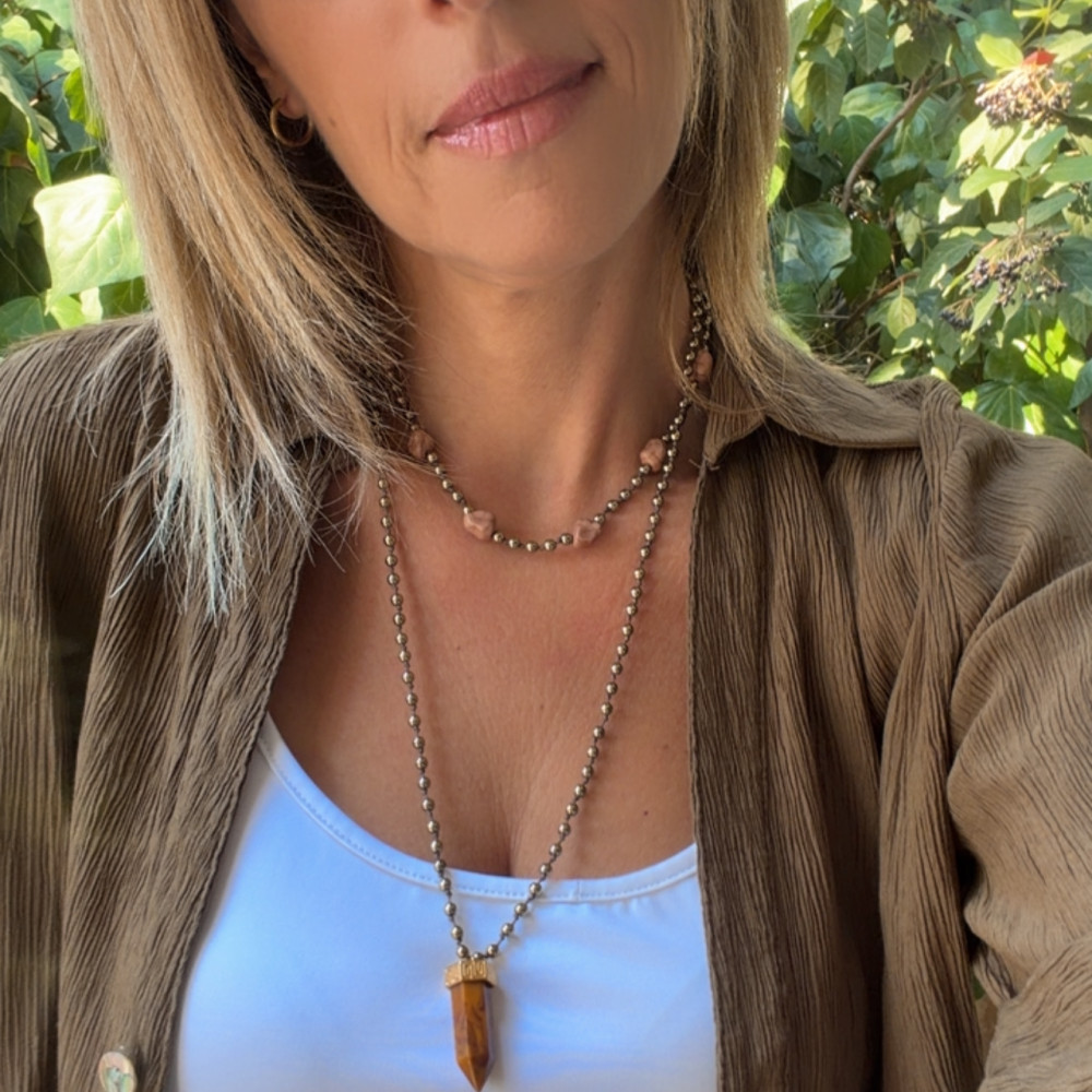 Naya Necklace – Κολιέ με ημιπολύτιμη πέτρα αχάτη Naya Necklace μακρύ κολιέ με αχάτη και χρυσούς αιματίτες