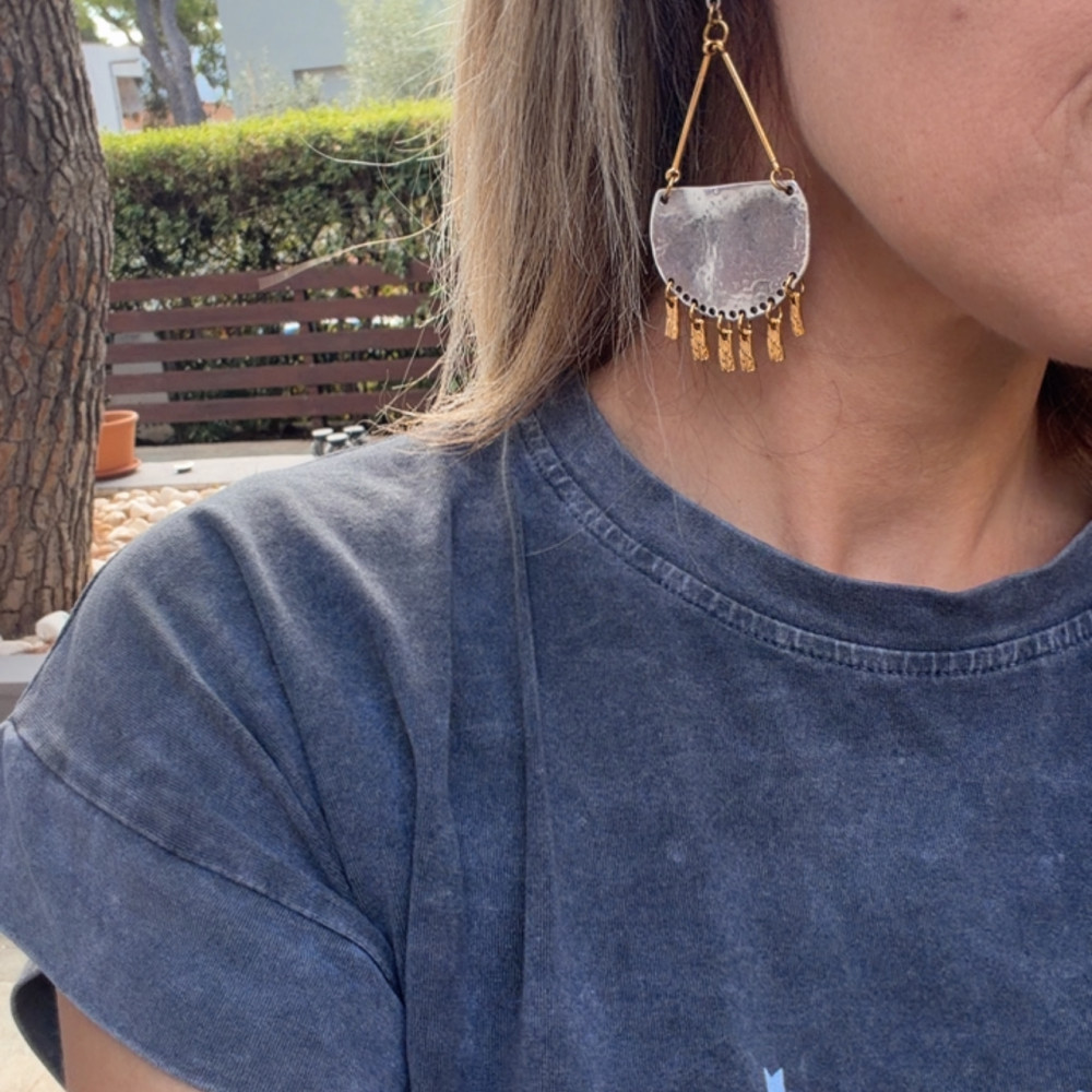 Rhea Earrings – Statement σκουλαρίκια χρυσό και ασημί Rhea Earrings μακριά γεωμετρικά σκουλαρίκια σε χρυσό και ασημί