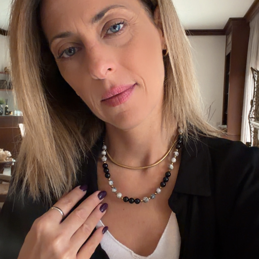 Nessa Necklace – Κολιέ με ίασπι, όνυχα και αιματίτες Nessa Necklace κολιέ με ίασπι μαύρο όνυχα και χρυσό αιματίτη