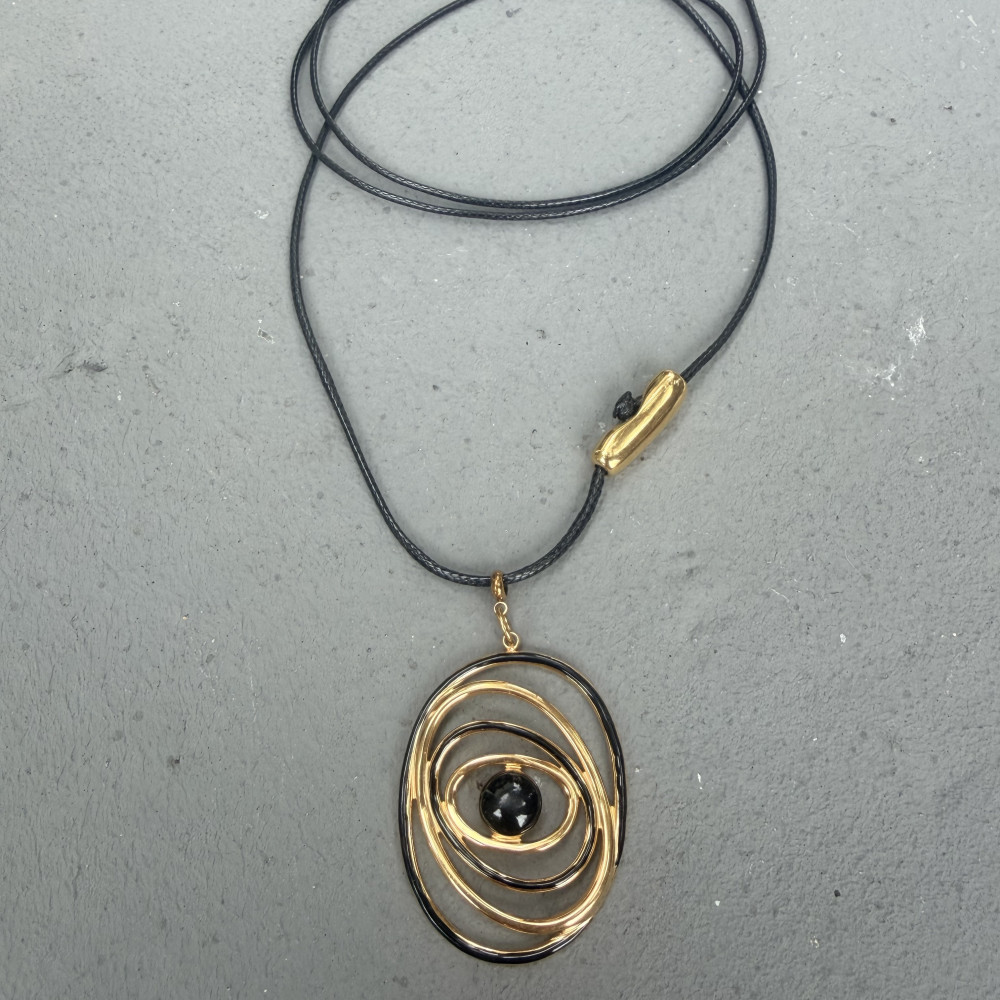 Orlena Necklace – Μακρύ κολιέ με ατσάλινο κρεμαστό Orlena μακρύ γυναικείο κολιέ 80 εκ. με ατσάλινο γεωμετρικό κρεμαστό