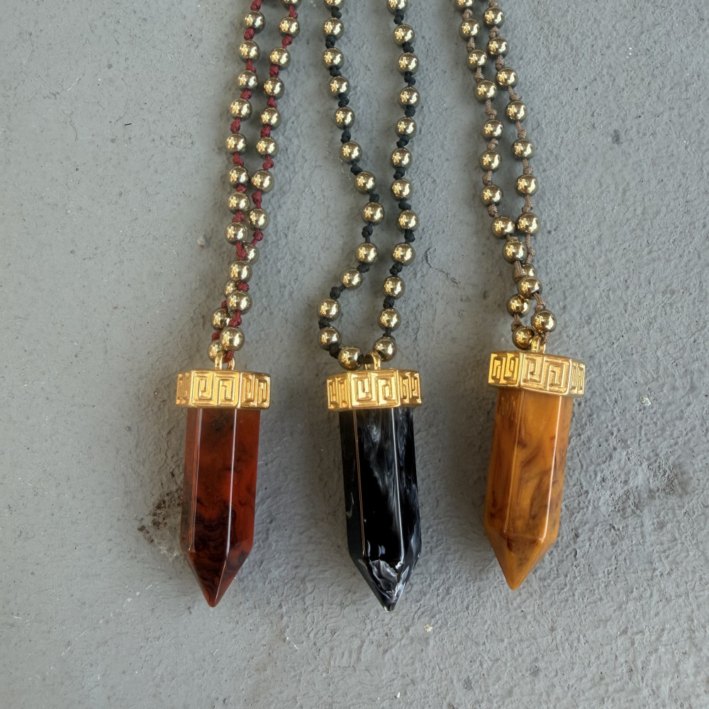 Naya Necklace – Κολιέ με ημιπολύτιμη πέτρα αχάτη Naya Necklace μακρύ κολιέ με αχάτη και χρυσούς αιματίτες