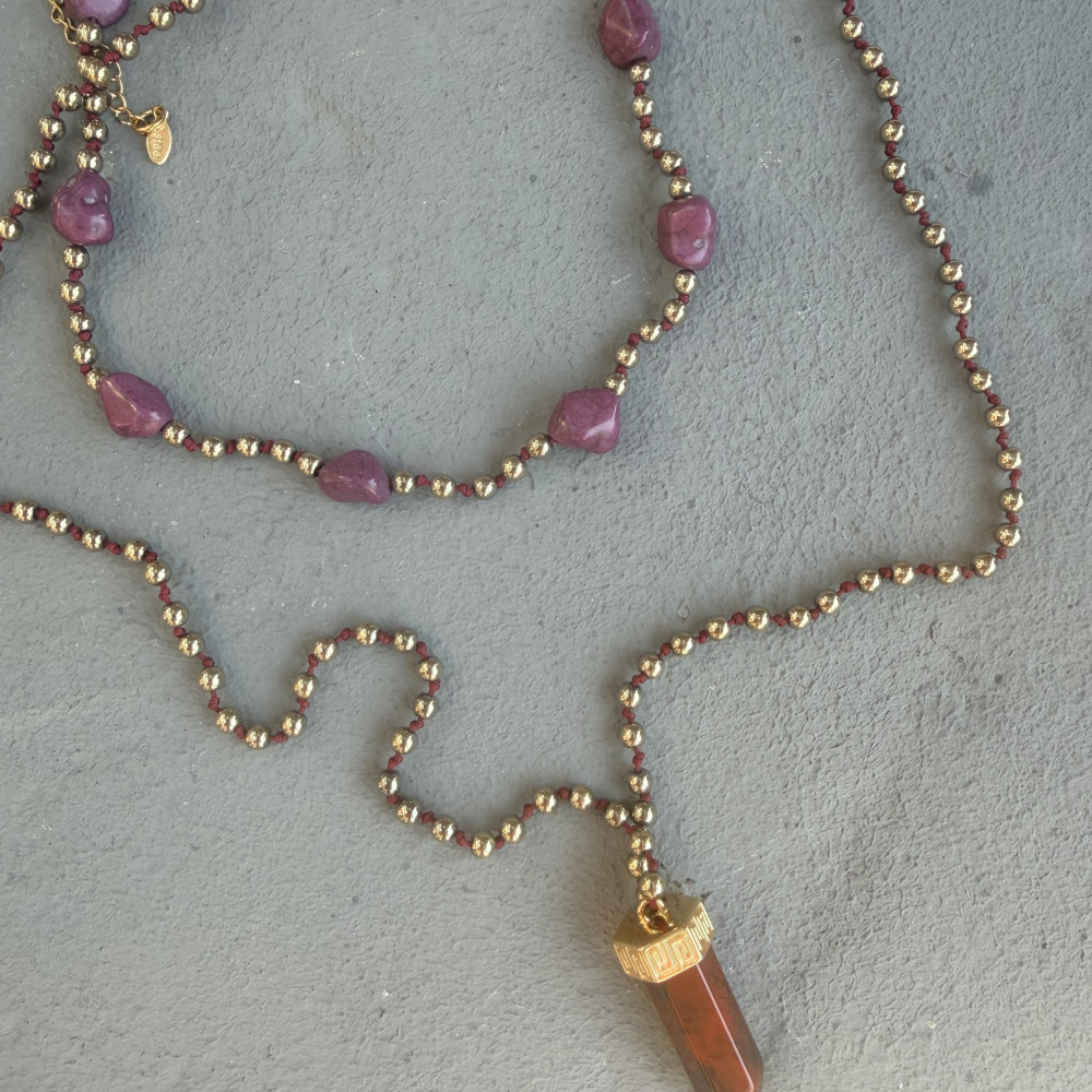 Naya Necklace – Κολιέ με ημιπολύτιμη πέτρα αχάτη Naya Necklace μακρύ κολιέ με αχάτη και χρυσούς αιματίτες
