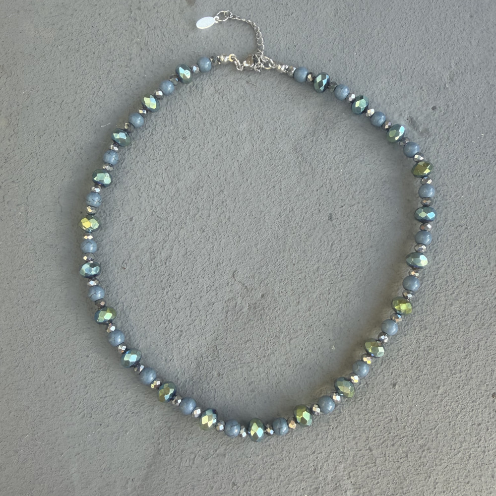 Elara Necklace – Κολιέ με χαολίτη και κρύσταλλα Elara Necklace κολιέ με χαολίτη και ιριδίζοντα κρυσταλλάκια