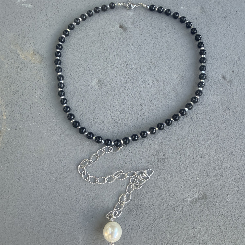Livia Necklace κολιέ με μαύρες γυάλινες πέρλες και ατσάλινη αλυσίδα
