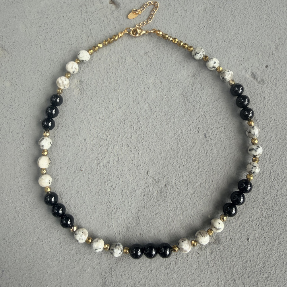 Nessa Necklace – Κολιέ με ίασπι, όνυχα και αιματίτες Nessa Necklace κολιέ με ίασπι μαύρο όνυχα και χρυσό αιματίτη