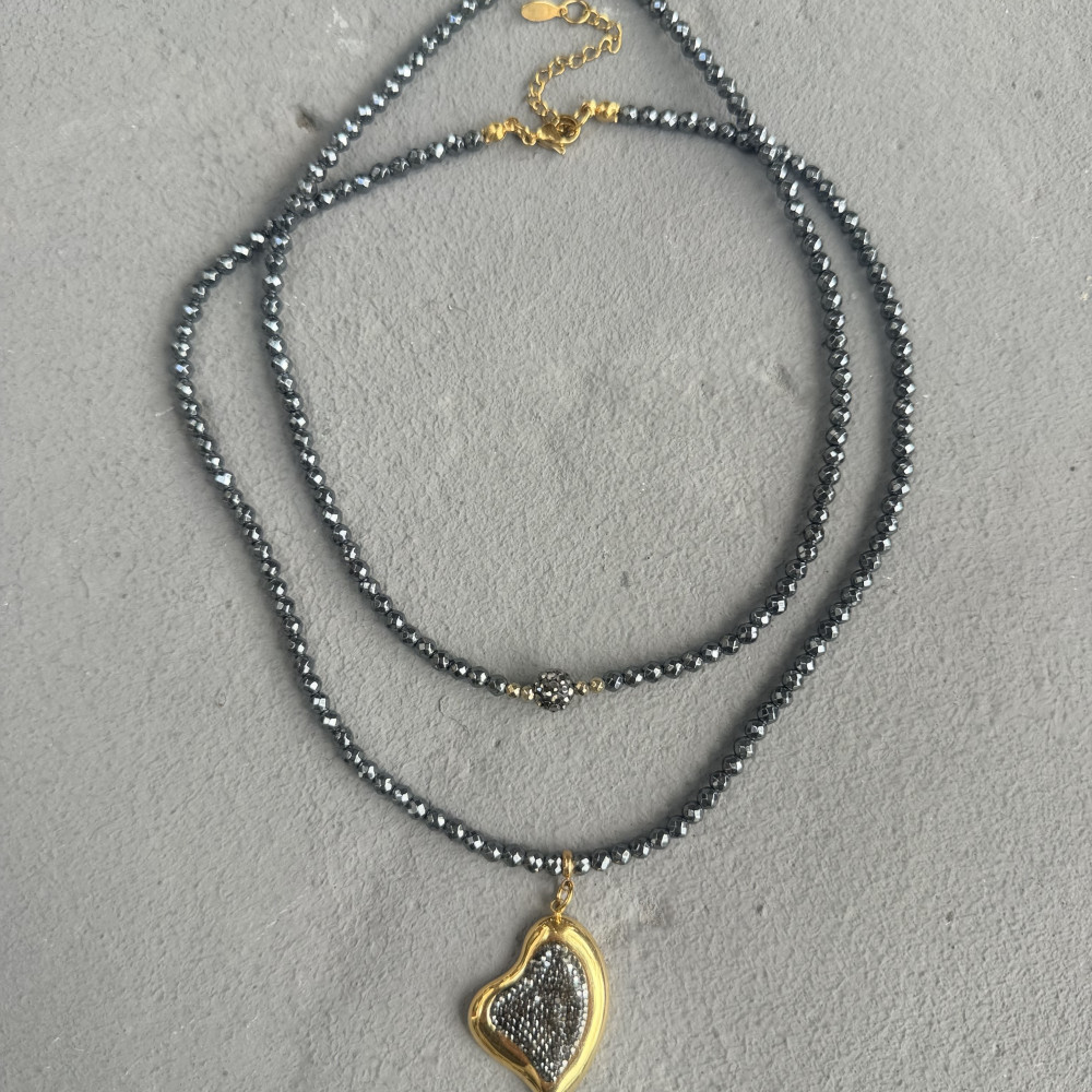 Vesper Necklace κολιέ με αιματίτες και ατσάλινη χρυσή καρδιά με στρας