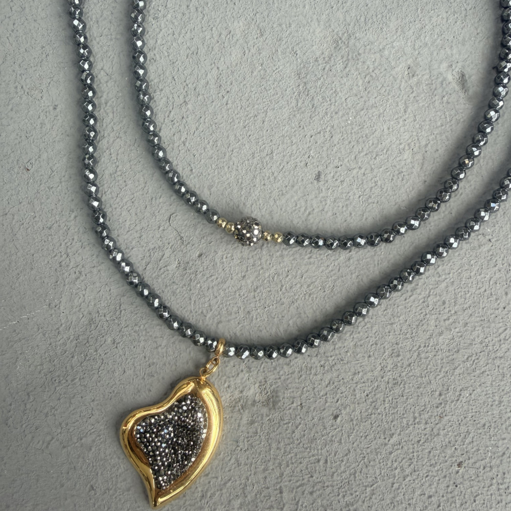 Vesper Necklace κολιέ με αιματίτες και ατσάλινη χρυσή καρδιά με στρας