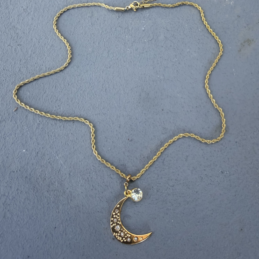 Lunar Charm χρυσό ατσάλινο κολιέ με φεγγάρι 3 εκ., διάφανα ζιργκόν και στριφτή αλυσίδα