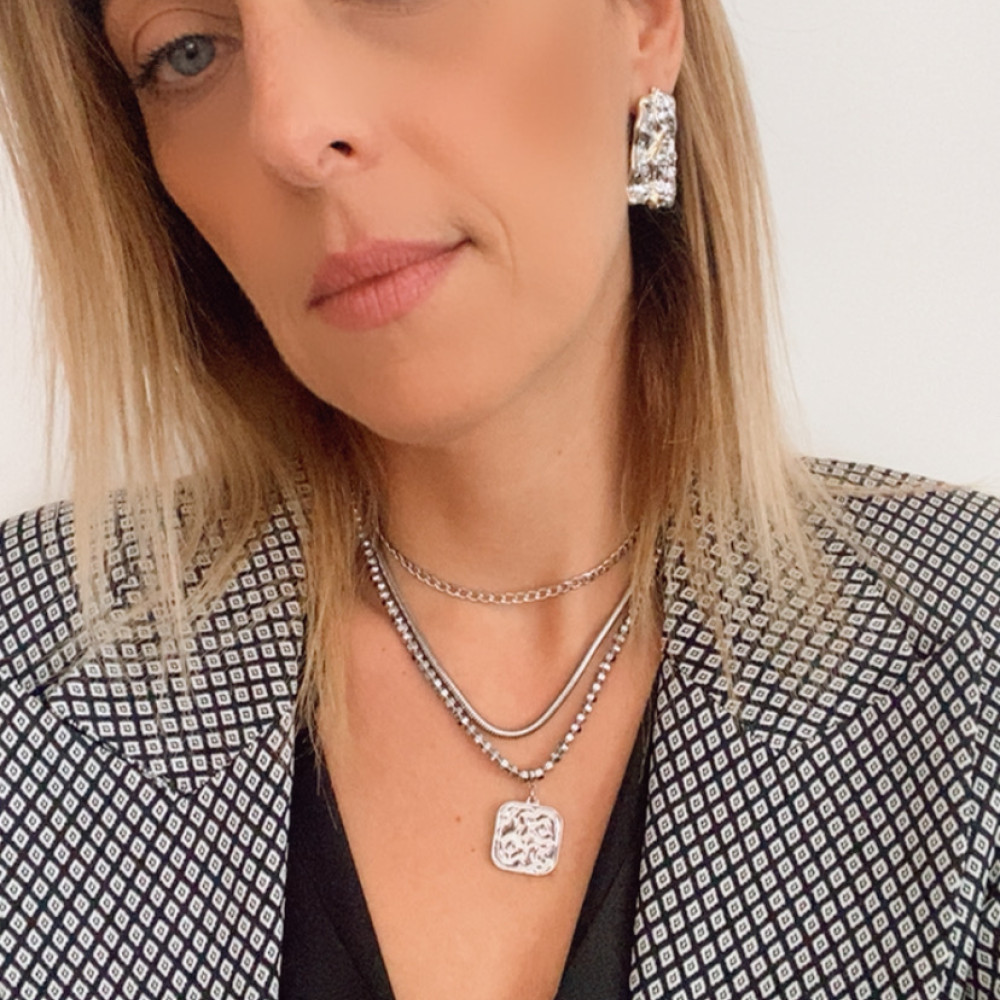 διπλό κολιέ silver layers με ασημί αλυσίδα και ατσάλινα στοιχεία