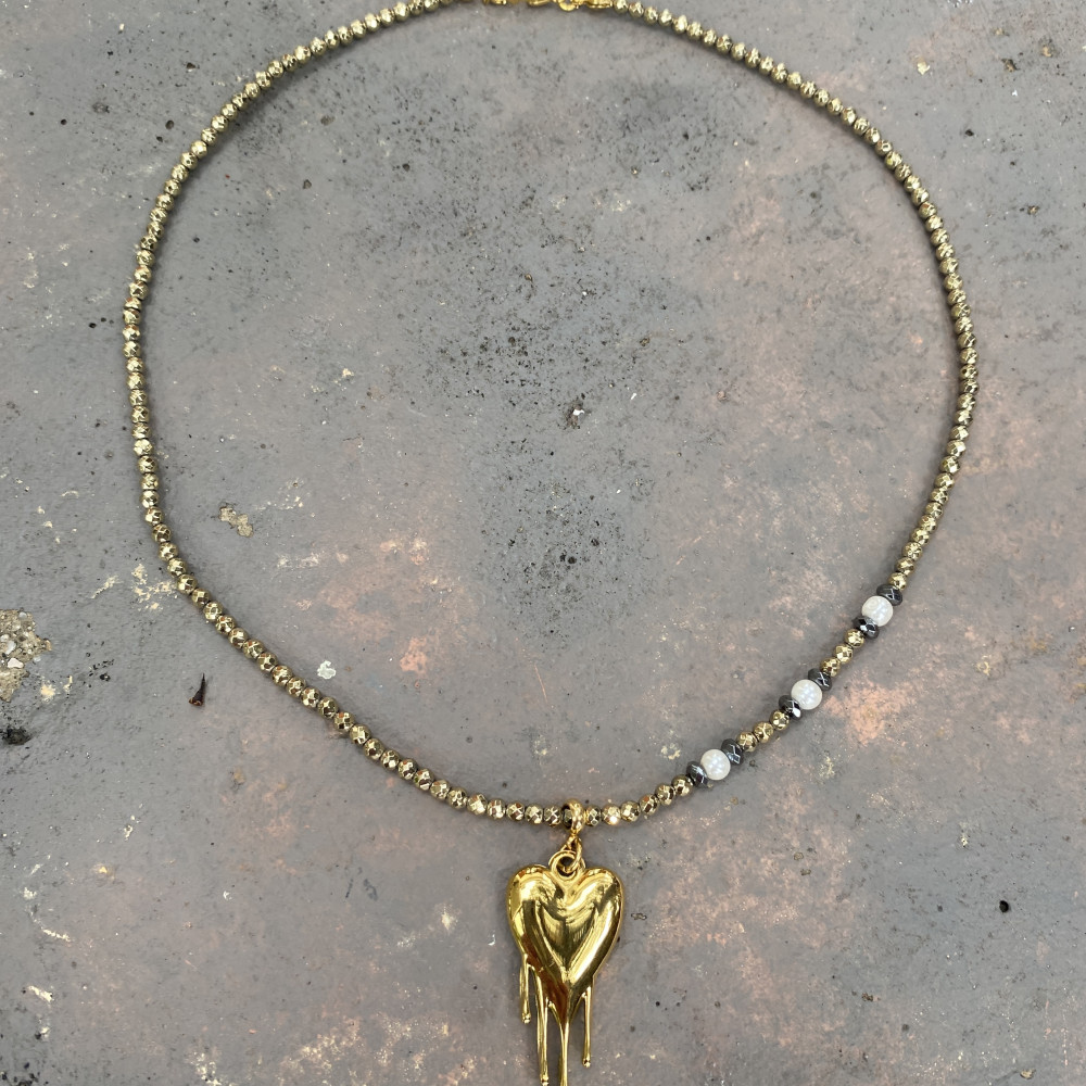 κολιέ golden melt heart με χρυσή καρδιά και μεταλλικά στοιχεία