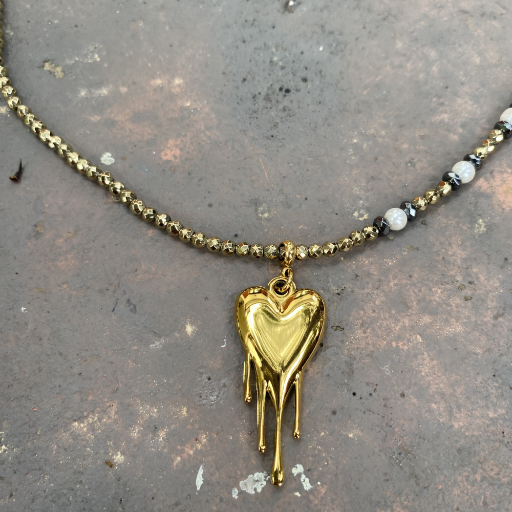 κολιέ golden melt heart με χρυσή καρδιά και μεταλλικά στοιχεία