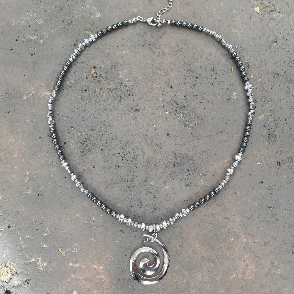 κολιέ silver spiral με ατσάλινη σπείρα και ασημί στοιχεία