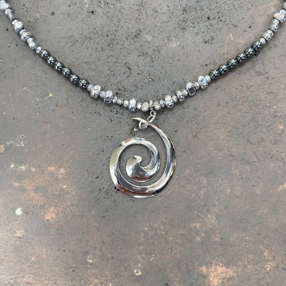 κολιέ silver spiral με ατσάλινη σπείρα και ασημί στοιχεία