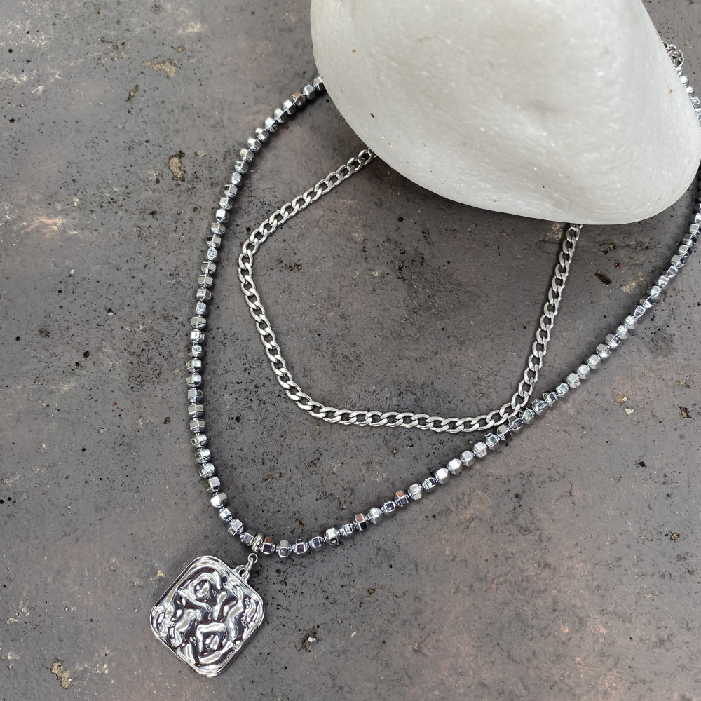διπλό κολιέ silver layers με ασημί αλυσίδα και ατσάλινα στοιχεία