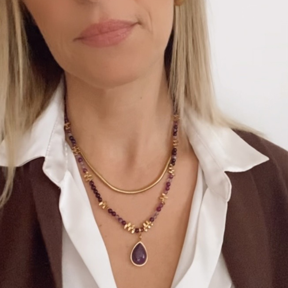 Amethyst Glow necklace with purple stones and gold details κολιέ amethyst glow με μωβ πέτρες και χρυσά στοιχεία