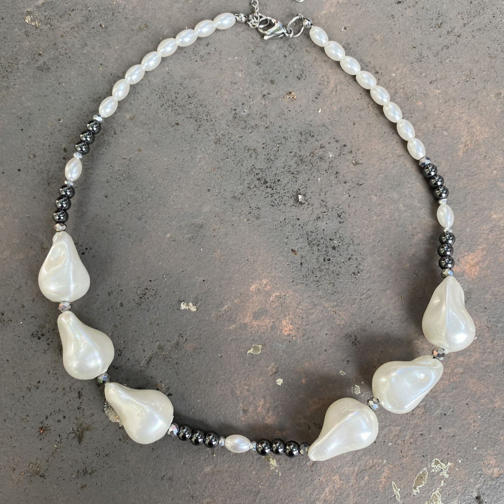 χειροποίητο κολιέ luminous edge με πέρλες και αιματίτη