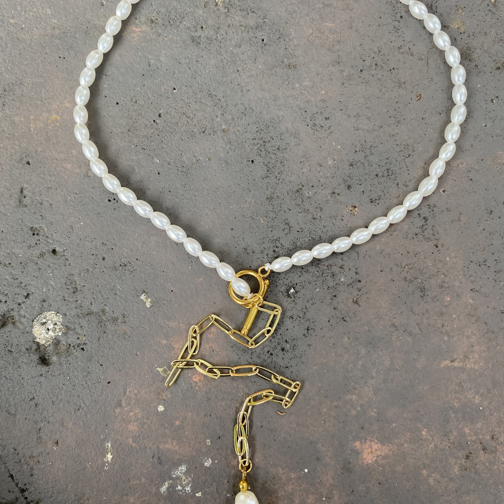 Golden Grace necklace with pearls and gold chain χειροποίητο κολιέ golden grace με πέρλες και χρυσή αλυσίδα