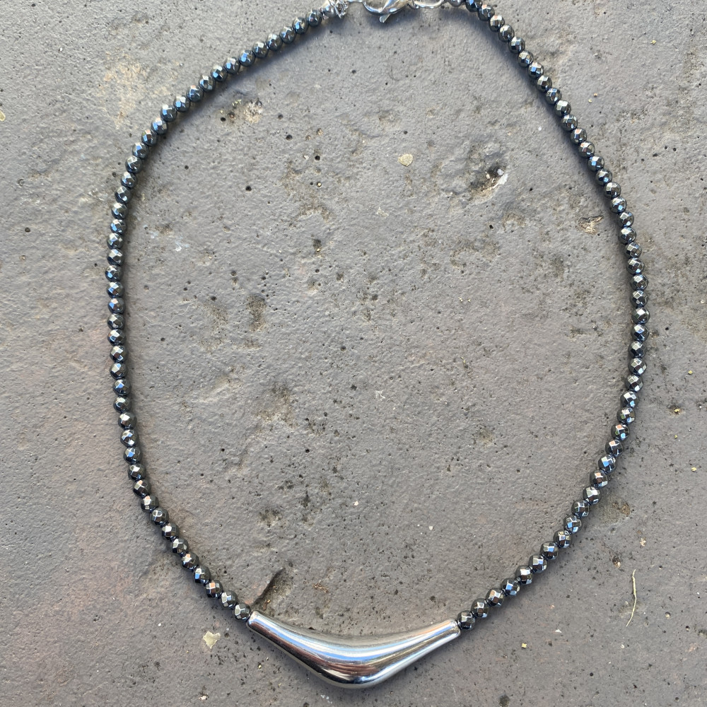 κολιέ moonline με ασημί στοιχεία και αματίτες