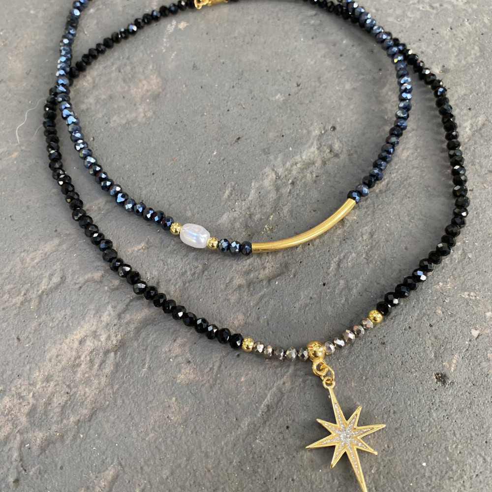 "Blueblack Elegance"-κολιέ με blueblack κρσταλλάκια & άσπρη πέρλα Κολιέ Με Επιχρυσωμένες Μεταλλικές Χάντρες