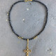 "Gold Cross"-κολιέ με σταυρό με χρυσές λεπτομέρειες Κολιέ με μαύρες κρυστάλλινες χάντρες