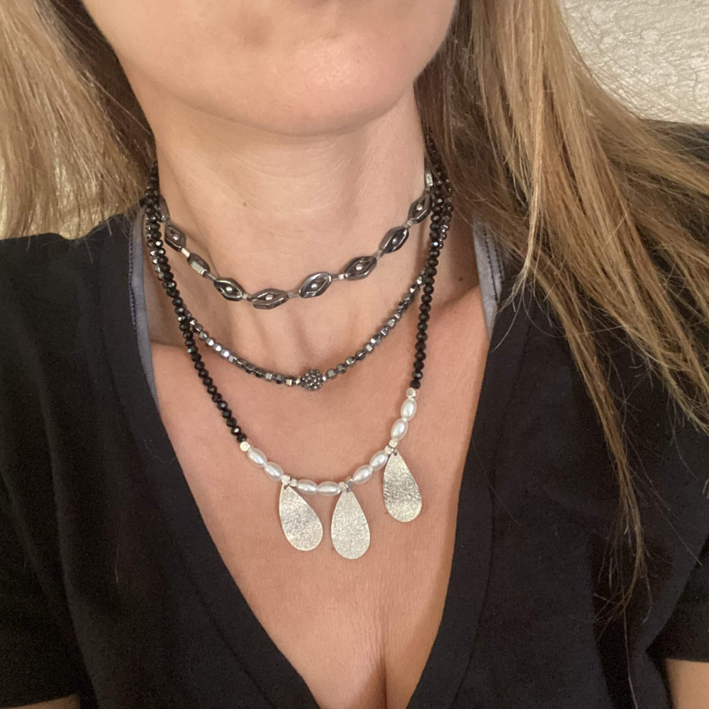 "Stylish Sparkle"-κολιέ με μαύρες πέτρες & χάντρες με στρας Κολιέ με ρυθμιζόμενο μήκος για άνετη εφαρμογή