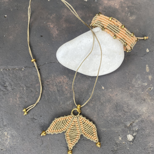 Gold Minimal Chic