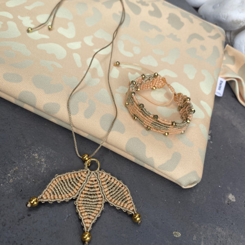 Gold Minimal Chic