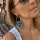 Χειροποίητα boho σκουλαρίκια με κρυστάλλινες χάντρες σε ασημί χρώμα Aegean Waves – Χειροποίητα Καλοκαιρινά Σκουλαρίκια με Επάργυρο Μέταλλο
